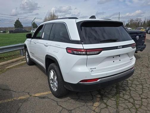 White 2023 Jeep Grand Cherokee Laredo