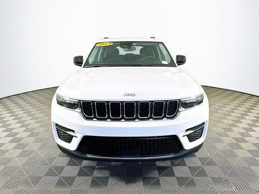 White 2023 Jeep Grand Cherokee Laredo