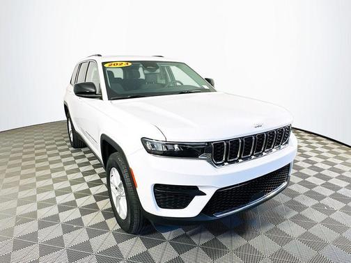 White 2023 Jeep Grand Cherokee Laredo