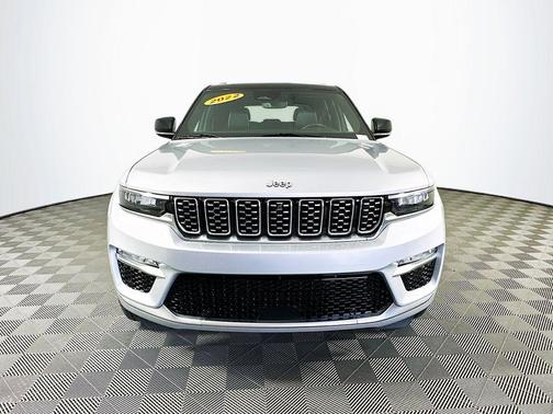2022 Jeep Grand Cherokee Summit