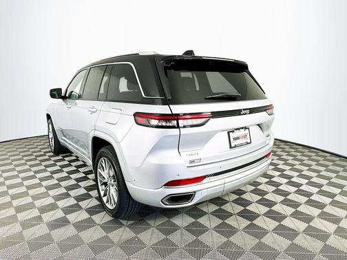 2022 Jeep Grand Cherokee Summit