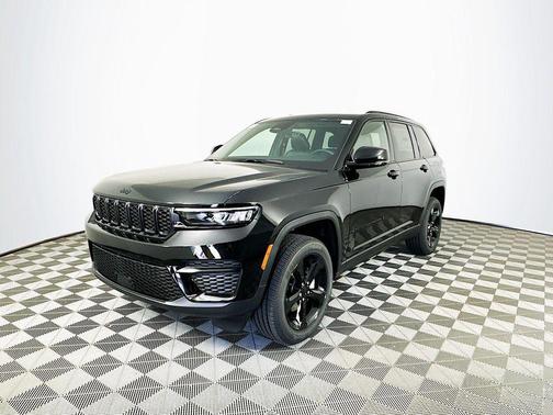 2025 Jeep Grand Cherokee Laredo