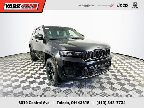 2025 Jeep Grand Cherokee Laredo