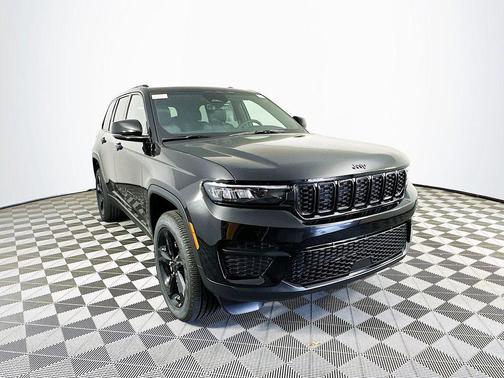 2025 Jeep Grand Cherokee Laredo