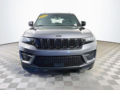 Gray 2024 Jeep Grand Cherokee Laredo
