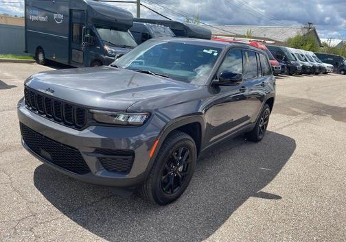 Gray 2024 Jeep Grand Cherokee Laredo