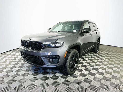 2025 Jeep Grand Cherokee Laredo