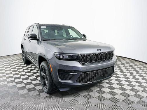 2025 Jeep Grand Cherokee Laredo