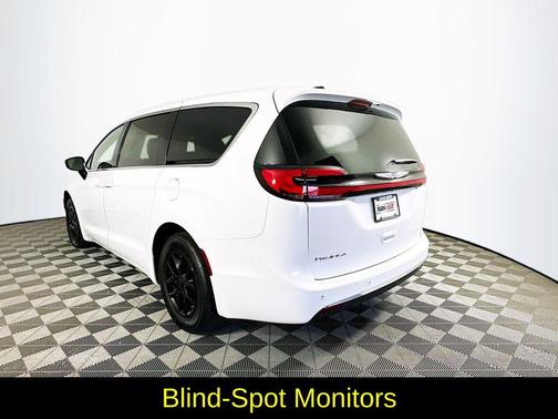 White 2025 Chrysler Pacifica Select