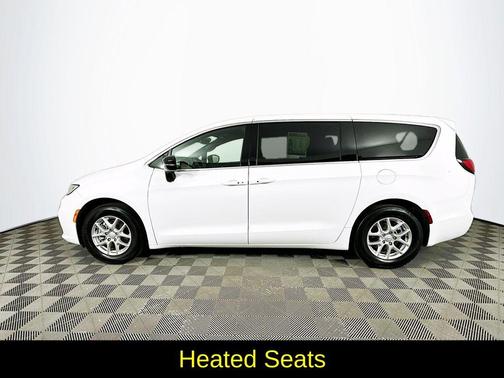 White 2025 Chrysler Pacifica Select