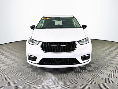 2024 Chrysler Pacifica Touring-L