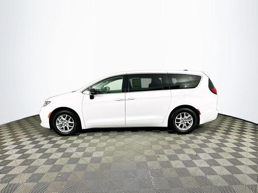 2024 Chrysler Pacifica Touring-L