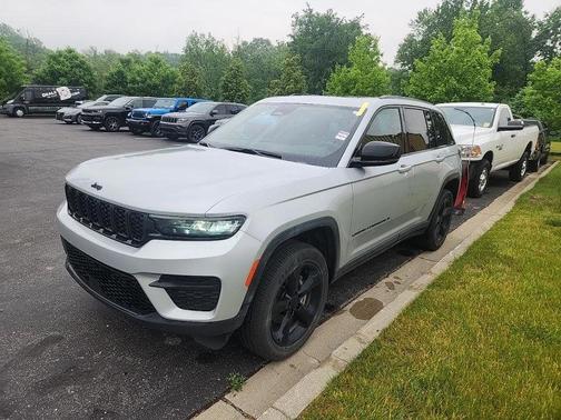2023 Jeep Grand Cherokee Altitude