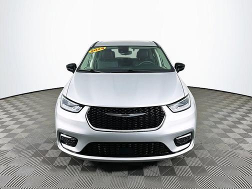 2024 Chrysler Pacifica Touring-L