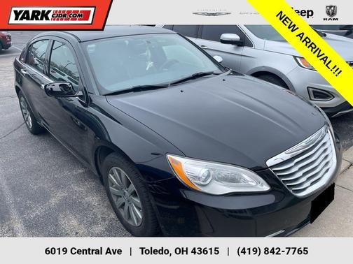 Black 2014 Chrysler 200 Limited
