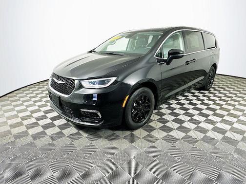 2023 Chrysler Pacifica Touring-L