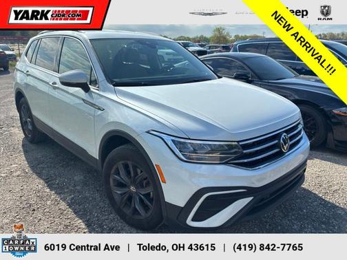 Opal White Pearl Effect 2023 Volkswagen Tiguan 2.0T SE