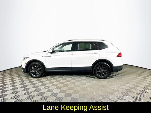 Opal White Pearl Effect 2023 Volkswagen Tiguan 2.0T SE