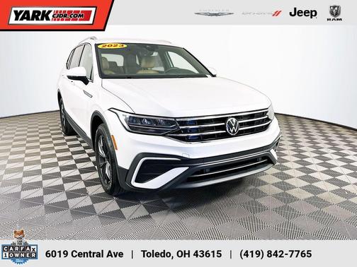 Opal White Pearl Effect 2023 Volkswagen Tiguan 2.0T SE