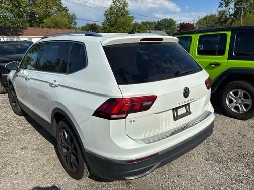 Opal White Pearl Effect 2023 Volkswagen Tiguan 2.0T SE