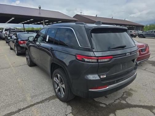 Gray 2023 Jeep Grand Cherokee Limited