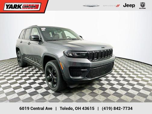 2025 Jeep Grand Cherokee Laredo