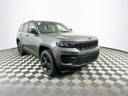 2025 Jeep Grand Cherokee Laredo
