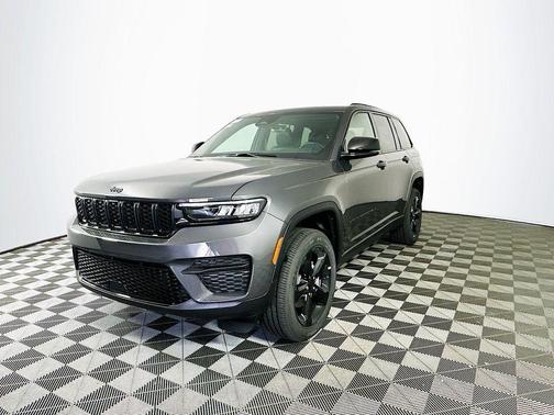 2025 Jeep Grand Cherokee Laredo