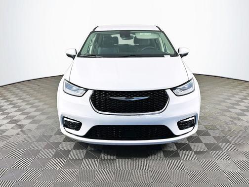 White 2023 Chrysler Pacifica Touring-L