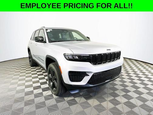 2025 Jeep Grand Cherokee Laredo