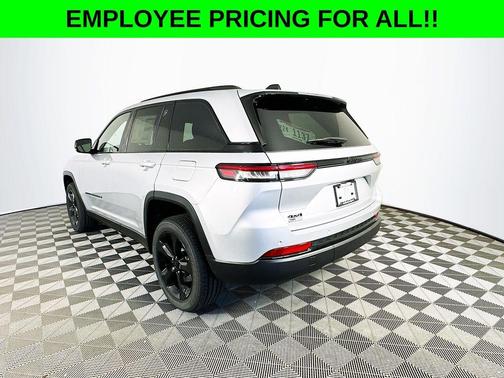 2025 Jeep Grand Cherokee Laredo