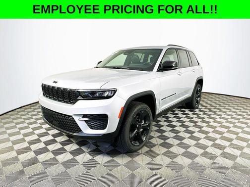 2025 Jeep Grand Cherokee Laredo