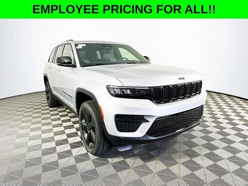 2025 Jeep Grand Cherokee Laredo