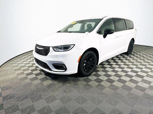 White 2025 Chrysler Pacifica Select