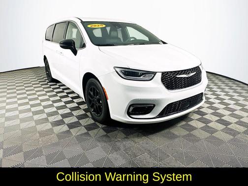 White 2025 Chrysler Pacifica Select