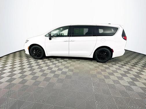 White 2025 Chrysler Pacifica Select