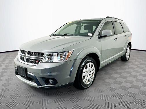 Gray 2019 Dodge Journey SE