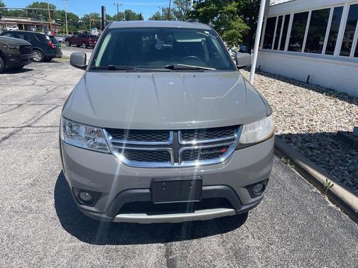 Gray 2019 Dodge Journey SE