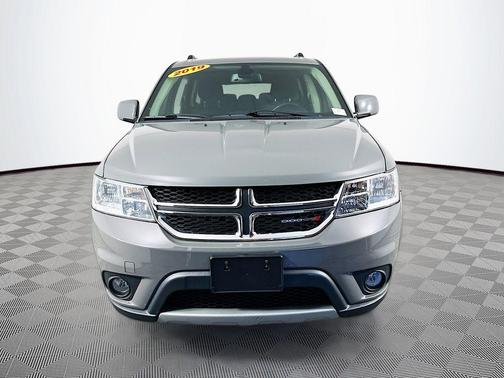 Gray 2019 Dodge Journey SE