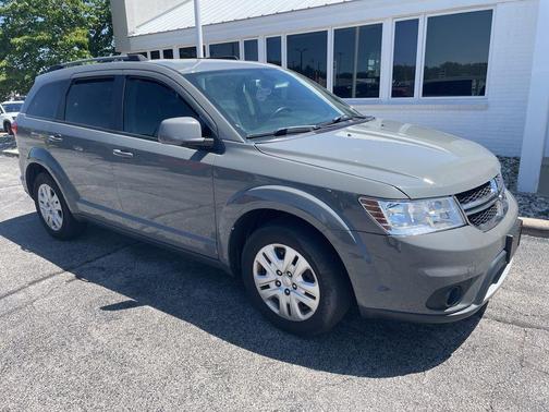 Gray 2019 Dodge Journey SE