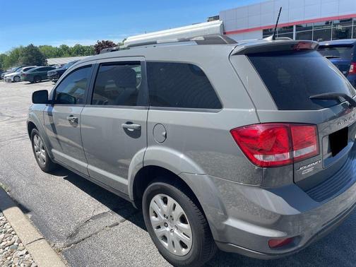 Gray 2019 Dodge Journey SE