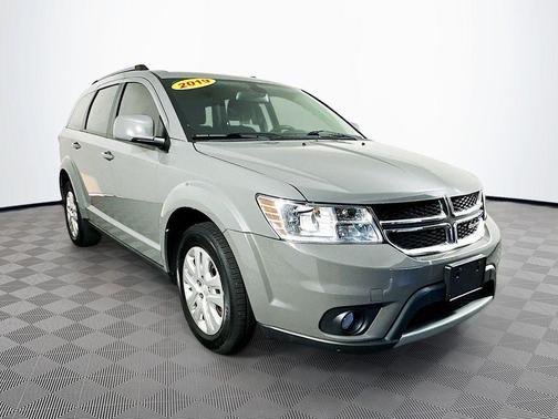 Gray 2019 Dodge Journey SE
