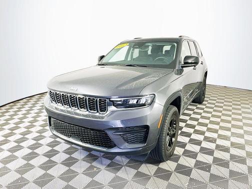 Gray 2023 Jeep Grand Cherokee Laredo