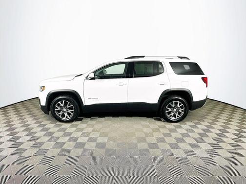 White 2023 GMC Acadia SLT
