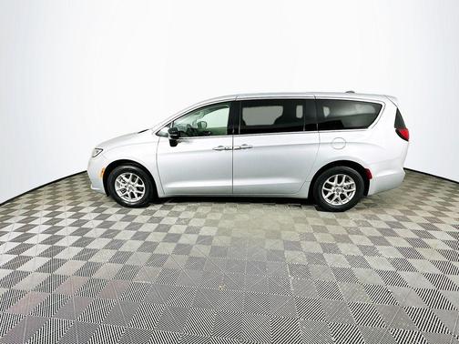 2024 Chrysler Pacifica Touring-L