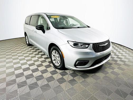 2024 Chrysler Pacifica Touring-L