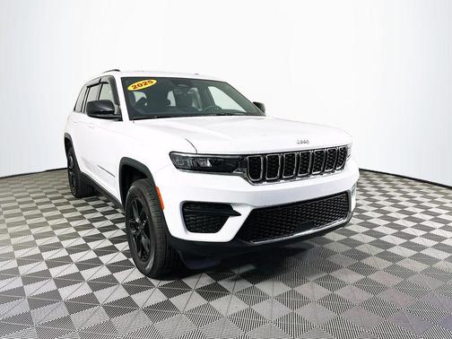 2025 Jeep Grand Cherokee Laredo X