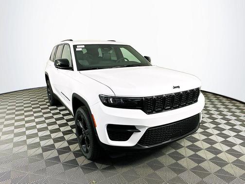 2025 Jeep Grand Cherokee Laredo