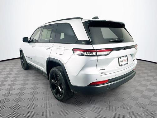 Silver 2024 Jeep Grand Cherokee Limited
