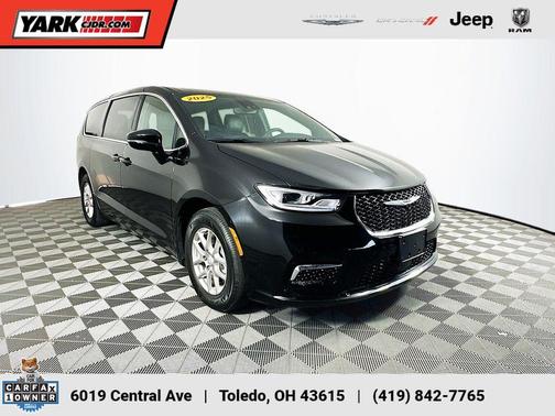 Black 2025 Chrysler Pacifica Select